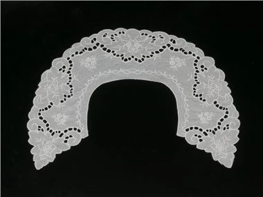 Čipka s ovratnikom u cjelini